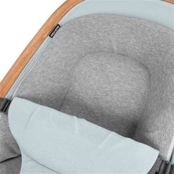 Maxi-Cosi Kori Wippe Essential Grey -Baby Produkt Laden 2835050110u1y2020 2020 bouncer kori grey essentialgrey newbornpillow side