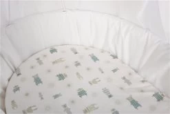 Mionido Stubenwagen Maxi Natur Pyjamabär Grün Mit Garnierung, Matratze Und Matratzenbezug -Baby Produkt Laden a8a7549