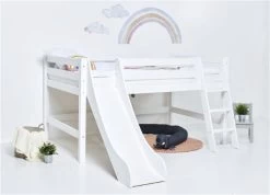 Hoppekids Halbhohes Bett ECO Luxury 120x200 Cm Weiß Mit Gerader Leiter & Rutsche -Baby Produkt Laden pre a12 12 milieu 2 scaled 1